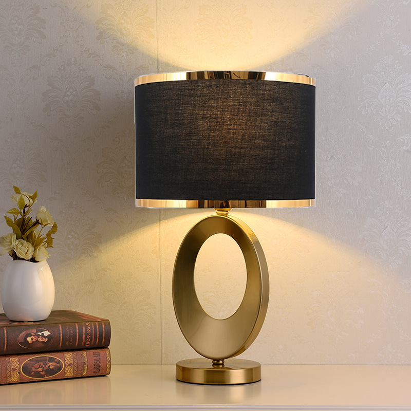 Lighting Decor Bedroom - โคมไฟตั้งโต๊ะขนาดเล็กสไตล์นอร์ดิกสุดหรูหรา สำหรับห้องนอน ห้องนั่งเล่น ห้องทำงาน ดีไซน์เรียบง่ายทันสมัย ตกแต่งแบบเรโทรน่ารัก