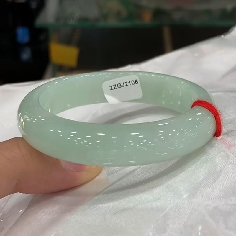 Lighting & Home Decor Studio - หยกแท้จากเหมืองเก่าในพม่า สีเขียวอ่อนแบบน้ำแข็ง-ขี้ผึ้ง สร้อยข้อมือหยกสีเดียวสำหรับผู้หญิง ของขวัญหยกแท้