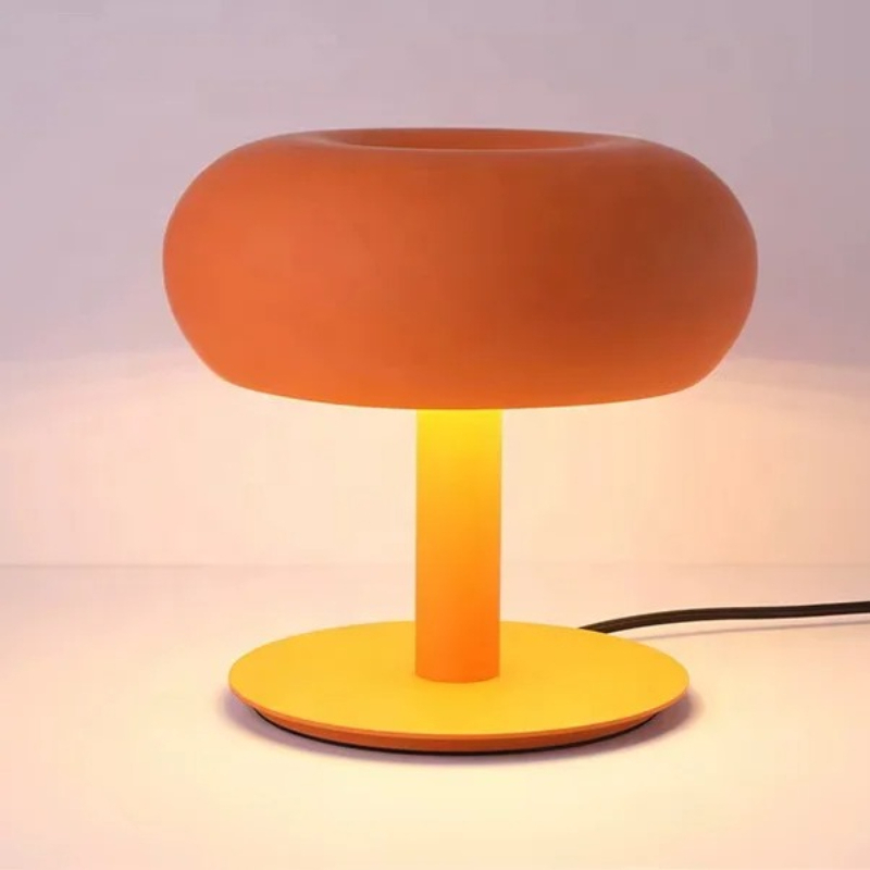 Home Decor Lighting Manufacturer - โคมไฟตั้งโต๊ะรูปเห็ดโลหะ ผลิตด้วยหลอดไฟ LED สำหรับตกแต่งบ้าน ผลิตภัณฑ์หรูหราสำหรับใช้ในครัวเรือน โคมไฟข้างเตียง